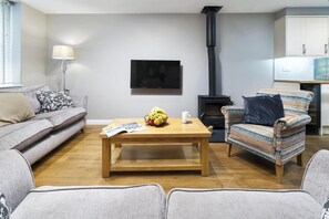 TV, fireplace - 3 Bed in Newby Bridge (oc-c29820) (Newby Bridge)