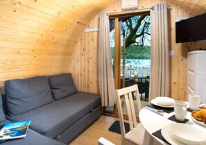 TV - Orrest Head - One Bedroom House, Sleeps 4 (Newby Bridge)