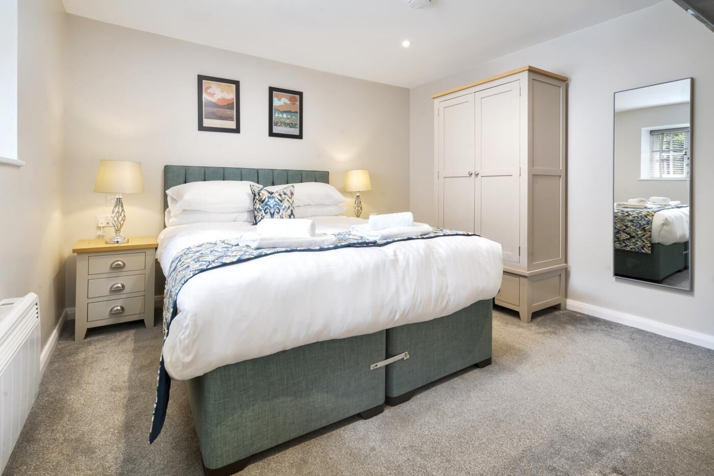 2 bedrooms, travel crib, WiFi (free), bed sheets