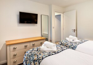 Free WiFi, bed sheets - Lily of the Valley - Two Bedroom House, Sleeps 4 (Newby Bridge)