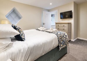 Free WiFi, bed sheets - Bee Holme - Two Bedroom House, Sleeps 4 (Newby Bridge)