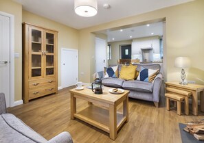 TV, fireplace - Bee Holme - Two Bedroom House, Sleeps 4 (Newby Bridge)