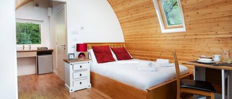 1 bedroom, travel cot, free WiFi, bed sheets