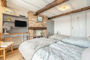 Bed sheets - 2 Bed in Whitby (oc-w29863) (Whitby)