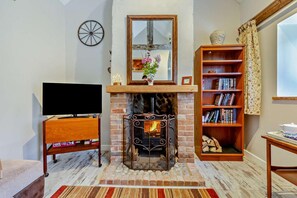 TV, fireplace - 1 Bed in Trimingham (oc-h29803) (Trimingham)