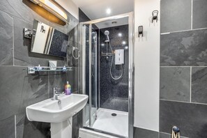 Towels - 1 Bed in Toynton All Saints (oc-s29840) (Toynton All Saints)