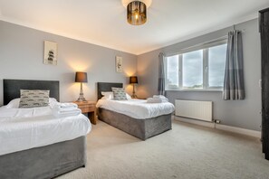 Free WiFi, bed sheets - 4 Bed in Newquay (oc-b29882) (Newquay)