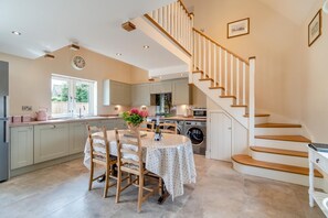 Dining - 2 Bed in Melbourne (oc-t29849) (King's Newton)