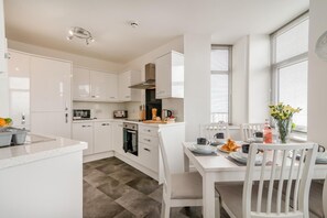 Cookware/dishes/utensils - 3 Bed in Bridlington (oc-o29898) (Bridlington)