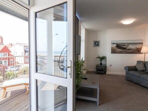 Living area - 3 Bed in Bridlington (oc-o29898) (Bridlington)