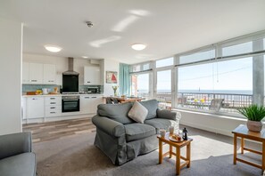 Living area - 2 Bed in Bridlington (oc-o29896) (Bridlington)