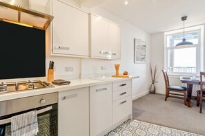 Cookware/dishes/utensils - 2 Bed in Bridlington (oc-o29894) (Bridlington)