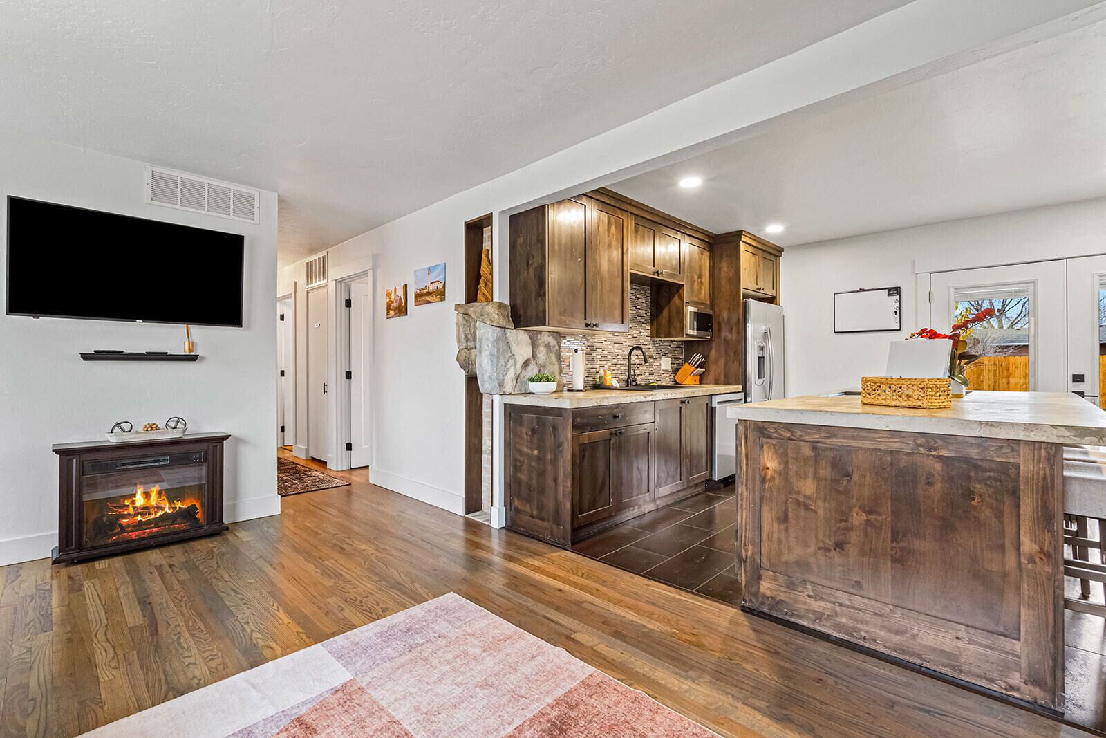 ثلاجة، ميكروويف، فرن، موقد طهي مسطح