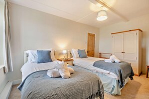 3 makuuhuonetta, silitysrauta/-lauta, ilmainen Wi-Fi, vuodevaatteet