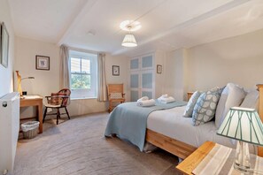 Ferros/tábuas de passar roupa, Wi-Fi de cortesia, roupa de cama