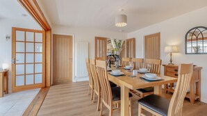 Dining - 4 Bed in Woolage Green (oc-f29907) (Woolage Green)