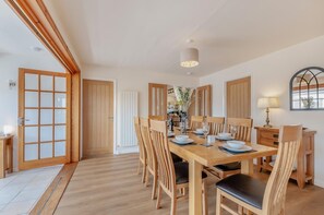 Dining - 4 Bed in Woolage Green (oc-f29907) (Woolage Green)