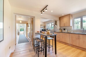 Dishwasher, high chair, cookware/dishes/utensils - 4 Bed in Woolage Green (oc-f29907) (Woolage Green)