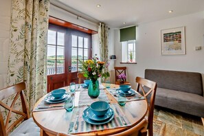 Dining - 2 Bed in Loveston (oc-l29792) (Reynalton)
