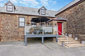 Exterior - 4 Bed in Loveston (oc-t29794) (Reynalton)