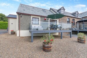 Property grounds - 3 Bed in Loveston (oc-l29793) (Reynalton)
