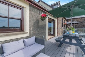Outdoor dining - 3 Bed in Loveston (oc-l29793) (Reynalton)