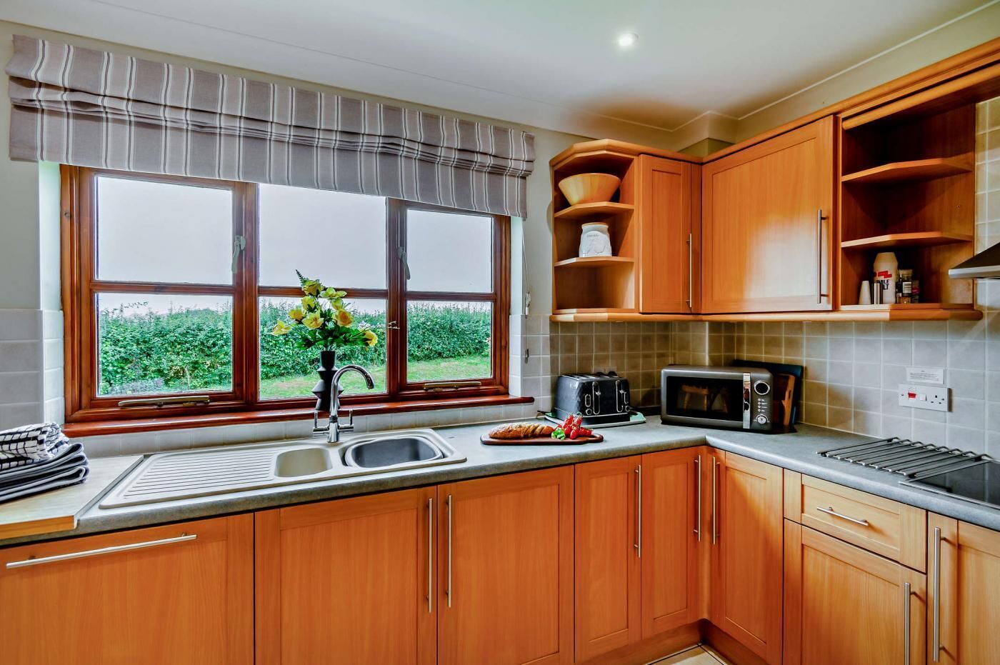 電子レンジ、オーブン、食器洗い機、ハイチェア