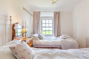 Free WiFi, bed sheets - 2 Bed in Minster (oc-h29851) (Boscastle)