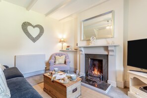 Fireplace - 2 Bed in Minster (oc-h29851) (Boscastle)