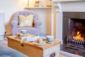 Fireplace - 2 Bed in Minster (oc-h29851) (Boscastle)