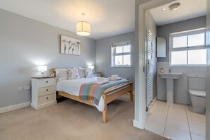 Iron/ironing board, free WiFi, bed sheets - 3 Bed in Felixstowe (oc-p29748) (Felixstowe)