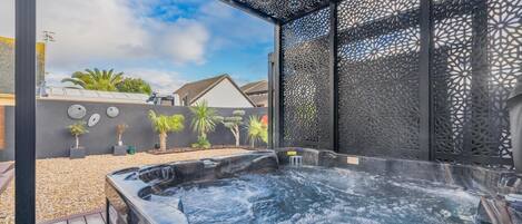 Bañera de hidromasaje exterior