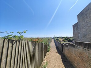 Property grounds - 2 Bed in Lancing (oc-t29902) (Lancing)