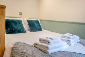 Bed sheets - 1 Bed in Two Waters Foot (oc-w29855) (Broadoak)