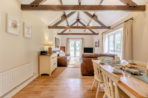 3 Bed in Two Waters Foot (oc-p29856)
