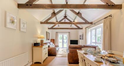 3 Bed in Two Waters Foot (oc-p29856)