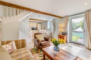 Unclassified image, 2 of 28, button - 2 Bed in Langtree (oc-b29908) (Langtree)