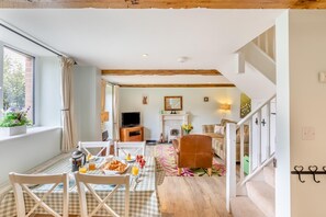 Unclassified image, 5 of 28, button - 2 Bed in Langtree (oc-b29908) (Langtree)