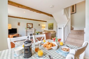Dining - 2 Bed in Langtree (oc-b29908) (Langtree)