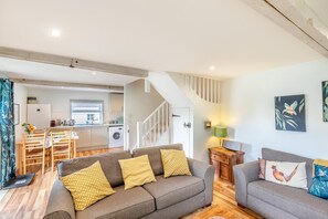 TV - 2 Bed in Langtree (oc-o29910) (Langtree)