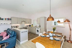 Dining - 2 Bed in Langtree (oc-w29909) (Langtree)