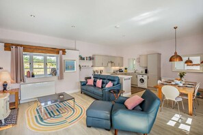 Interior - 2 Bed in Langtree (oc-w29909) (Langtree)