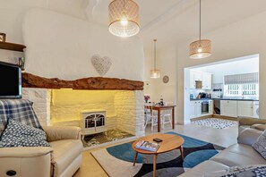 TV - 2 Bed in Langtree (oc-h29912) (Langtree)