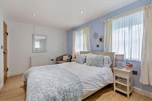 2 bedrooms, travel cot, free WiFi, bed sheets - 2 Bed in Langtree (oc-e29913) (Langtree)