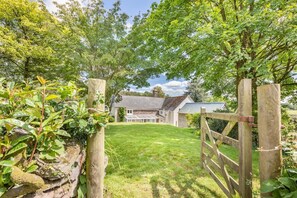 Property grounds - 4 Bed in Molland (oc-w29835) (Molland)