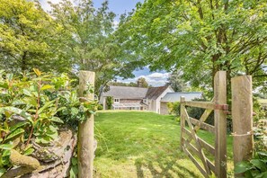 Property grounds - 4 Bed in Molland (oc-w29835) (Molland)