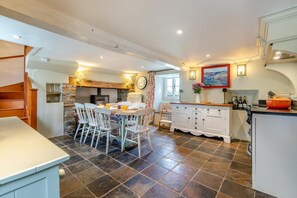 Dining - 4 Bed in Molland (oc-w29835) (Molland)