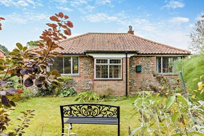Property grounds - 2 Bed in Blakeney (oc-g29926) (Blakeney)