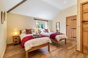 Travel cot, free WiFi, bed sheets - 2 Bed in All Saints South Elmham (oc-j29830) (All Saints South Elmham)