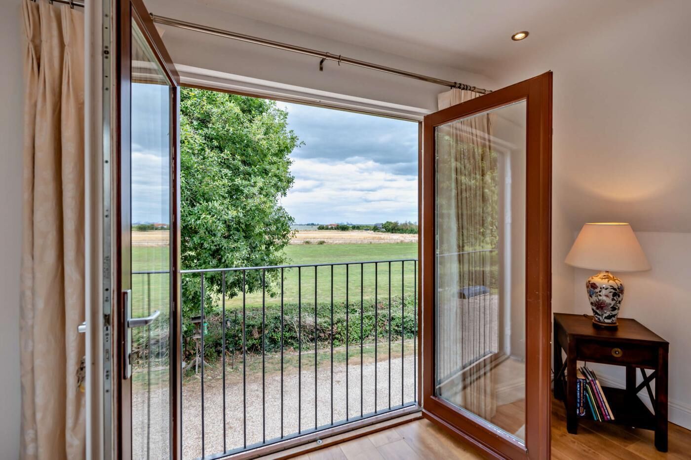 المنشأة من الداخل